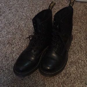 Basic black dr. Martens